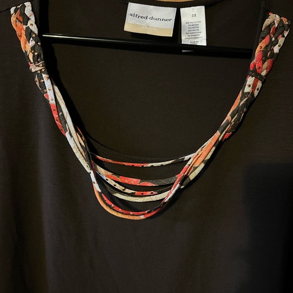 🤎”Sale”Nwt Gorgeous chocolate brown top with built in necklace! Size 3X - Picture 3 of 6